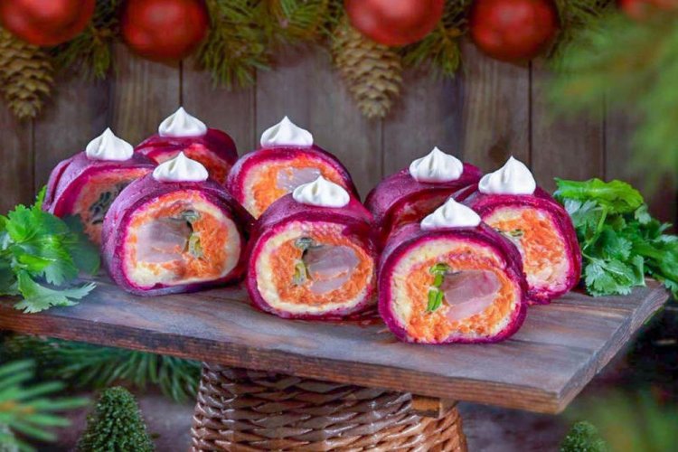 Rolle aus Hering im Pelzmantel mit Frühlingszwiebeln