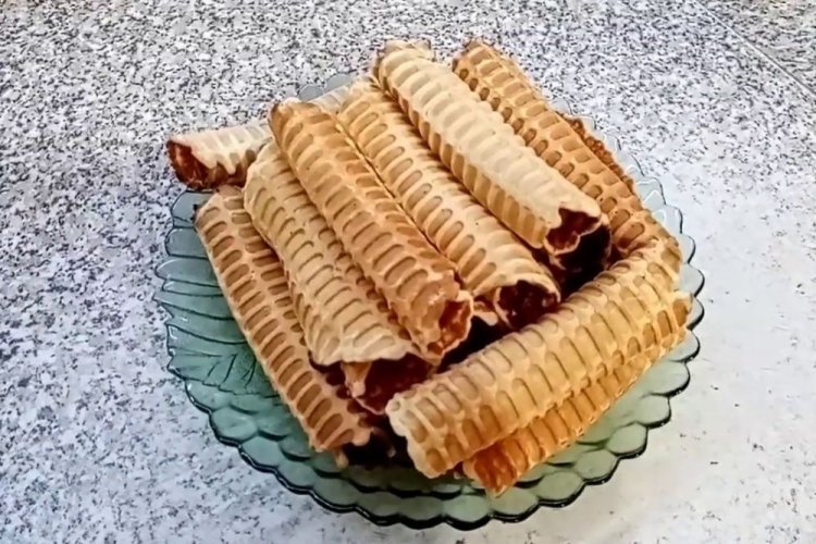 Käse-Waffelröllchen