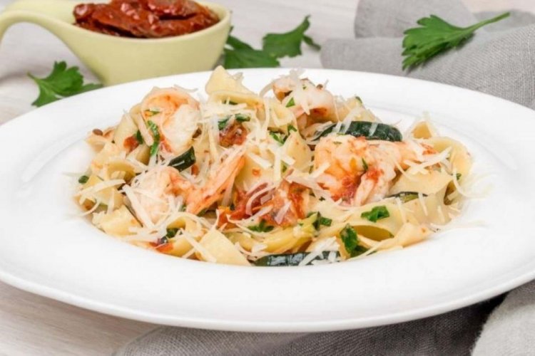 Pasta mit Garnelen, Pilzen und Parmesan