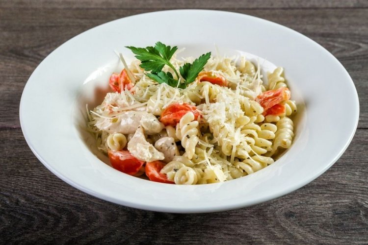 Pasta mit Garnelen, Kirschtomaten und Parmesan