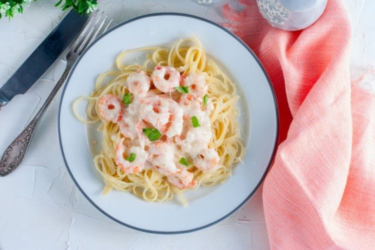 Käse-Sahne-Pasta mit Garnelen