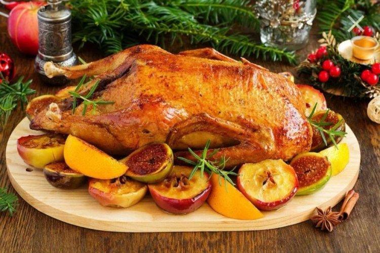 Peking-Ente mit Feigen und Äpfeln