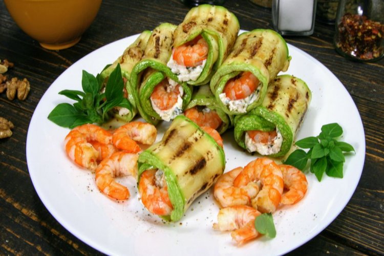 Zucchini Rolls with Shrimp, Cottage Cheese, and Herbs