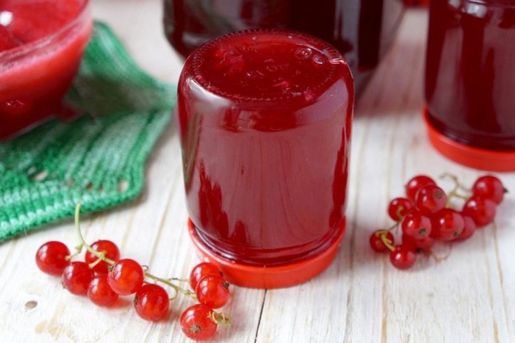 Gelatina de grosella roja con gelatina sin cocción