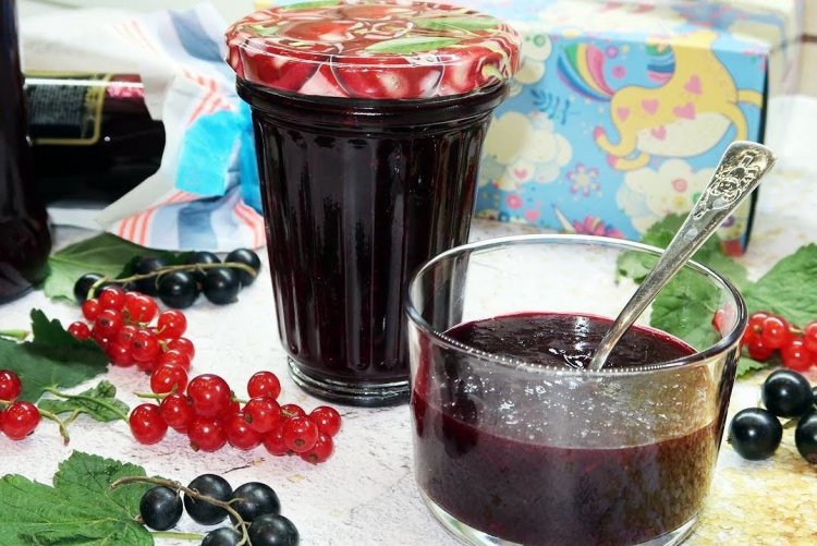 Gelatina de grosella roja y negra con gelatina