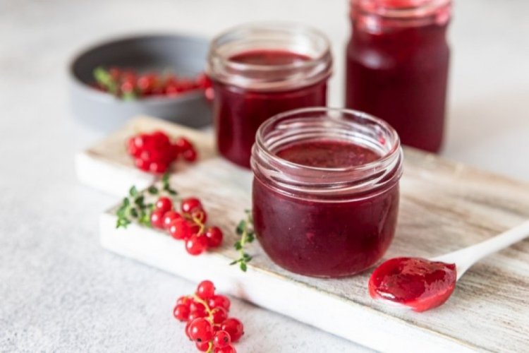 Gelatina de grosella roja con gelatina y ácido cítrico