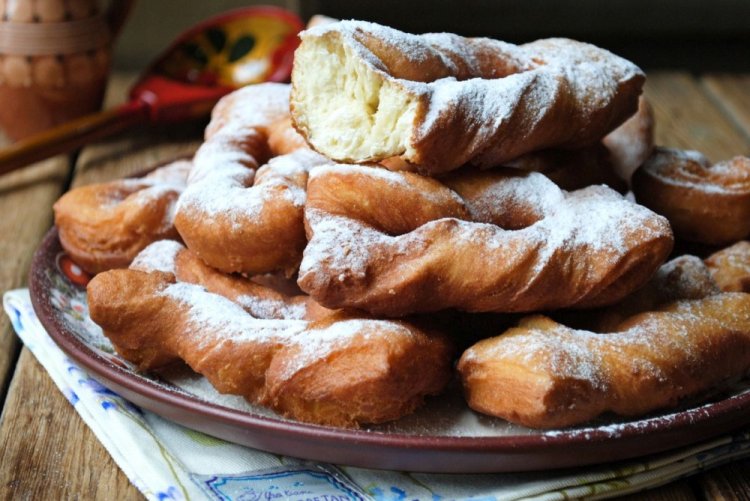 Hvorost con kéfir y crema agria