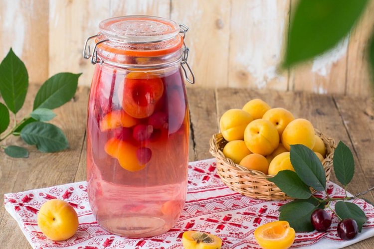 Compota de albaricoques y cerezas