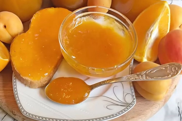 Mermelada de albaricoque con naranjas