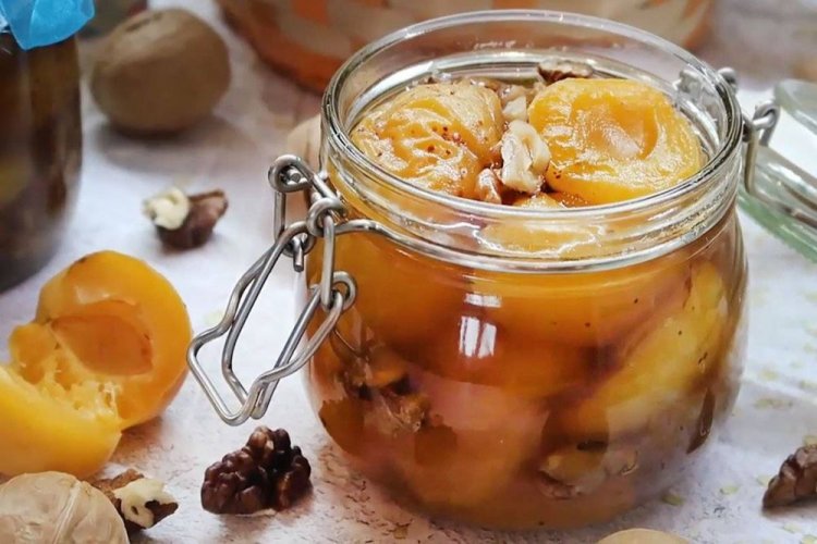 Mermelada de albaricoque con nueces