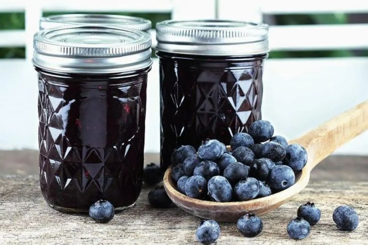 Blueberry Jam in a Frying Pan