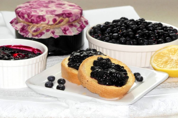 Blueberry Jam with Lemons