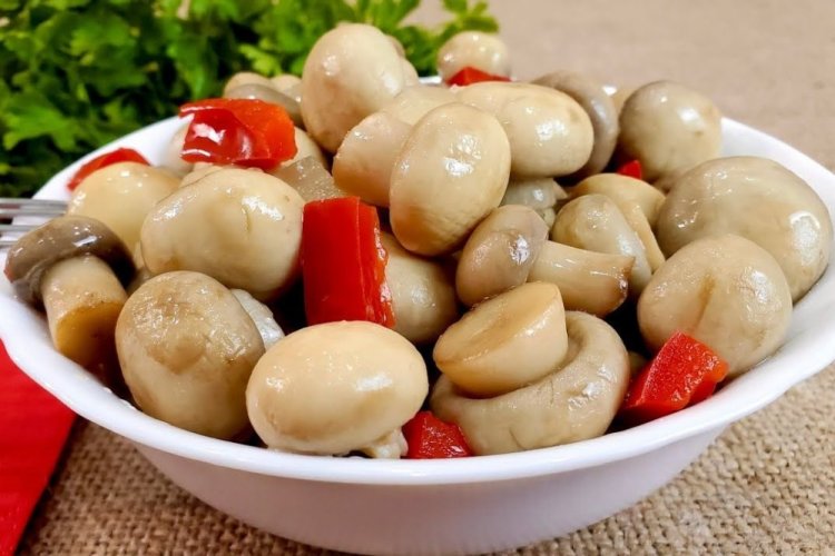 Champiñones encurtidos con pimiento morrón