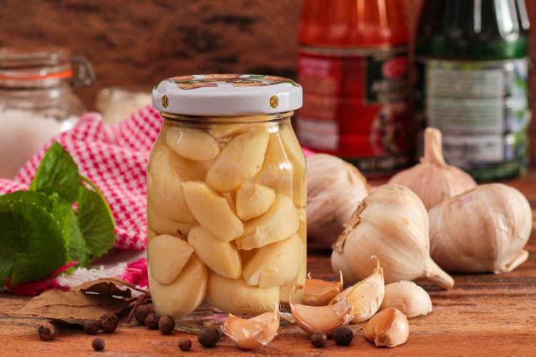 Eingelegter Knoblauch ohne Essig