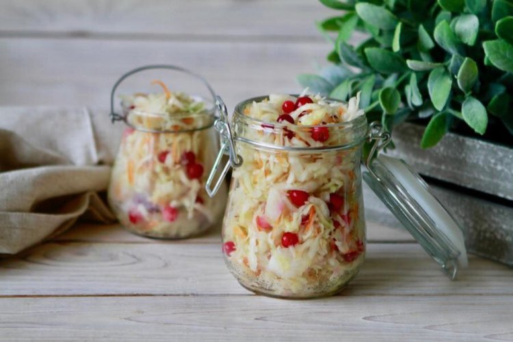 Kohl mit Preiselbeeren für den Winter