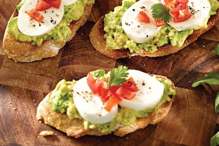 Sandwiches mit Thunfisch, Frischkäse und Avocado