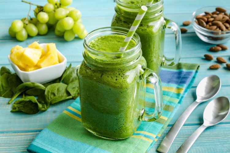 Pineapple, Spinach, and Grape Smoothie