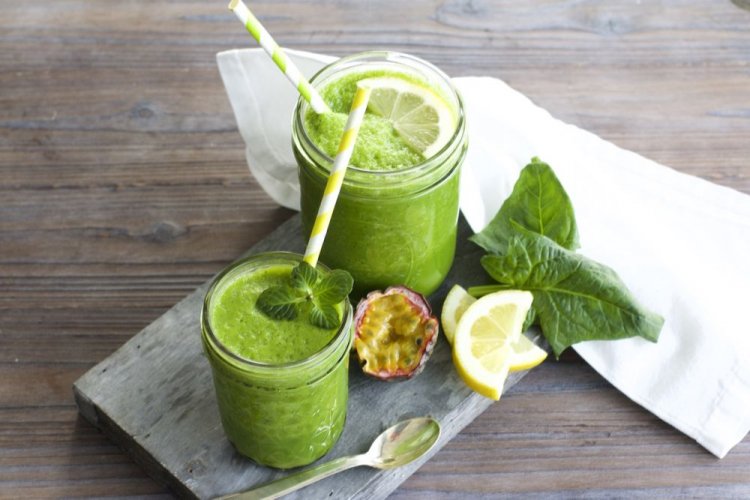 Passion Fruit and Spinach Smoothie