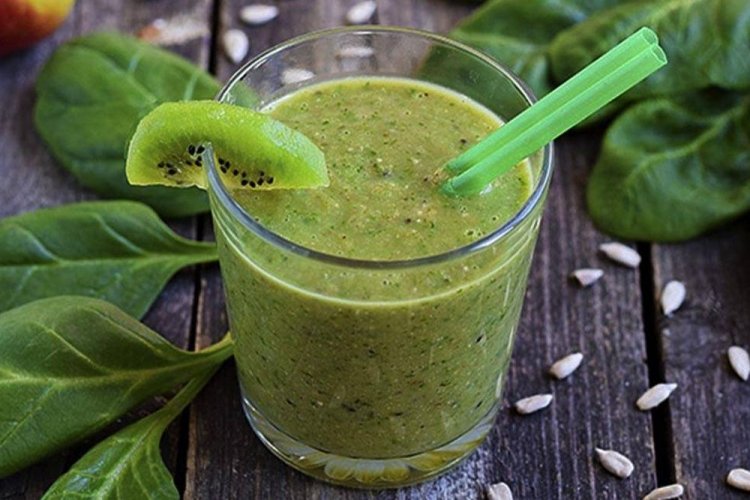 Kiwi and Spinach Smoothie