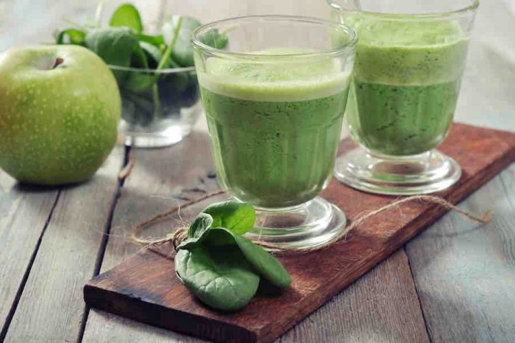 Spinach and Green Apple Smoothie
