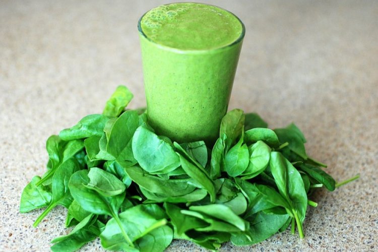 Spinach and Coconut Milk Smoothie