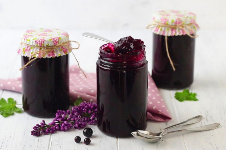 Thick Five-Minute Blackcurrant Jam