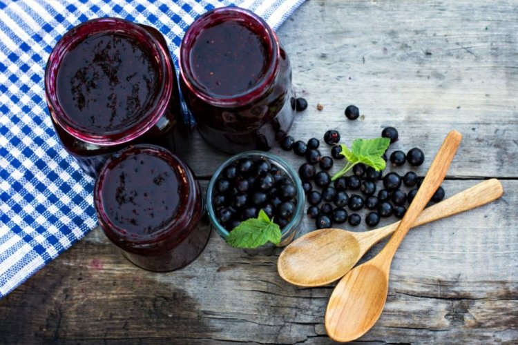 Five-Minute Blackcurrant Jam with Lemon Juice
