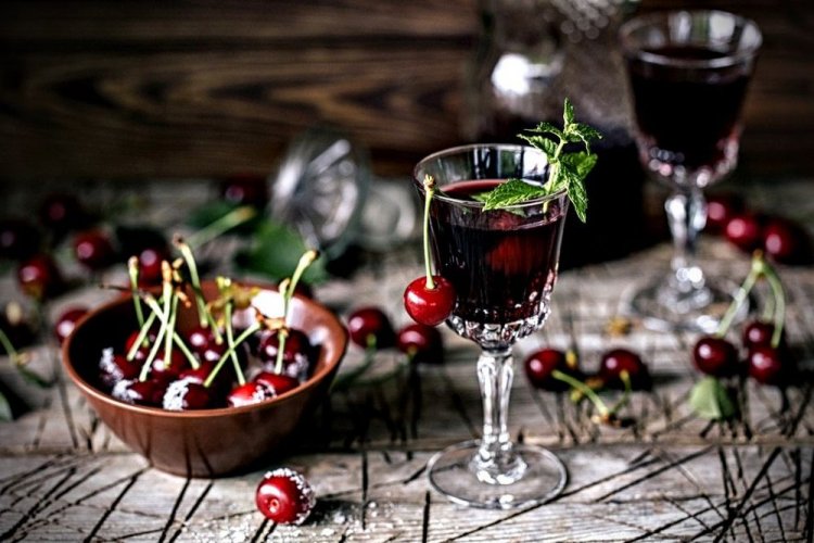 Vino de mermelada de cereza