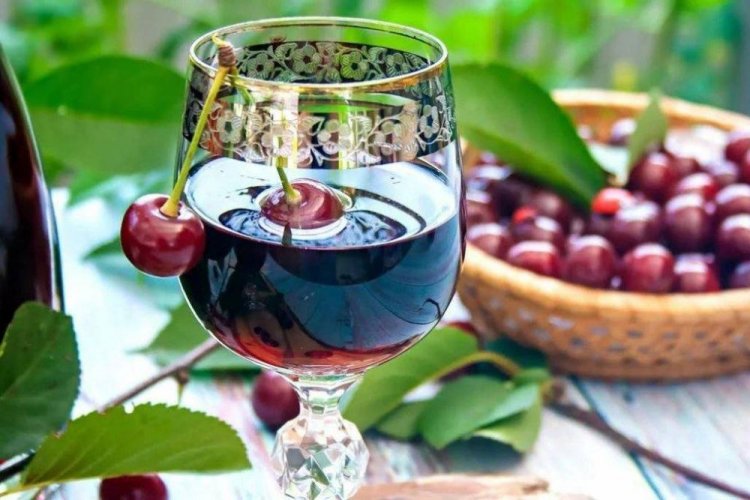 Vino casero de cereza