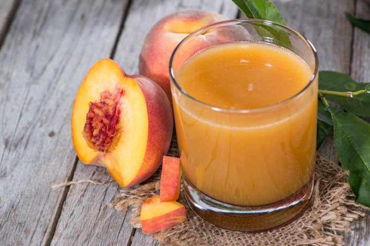 Pfirsichsaft mit Zitronensäure
