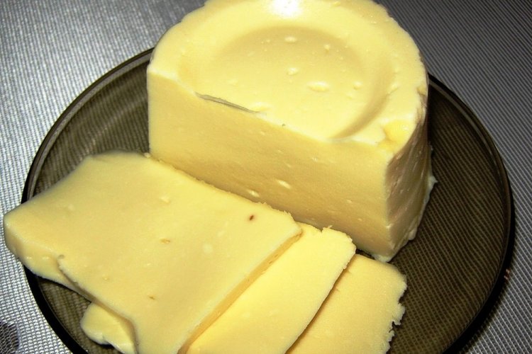 Queso de kéfir con huevo y mantequilla
