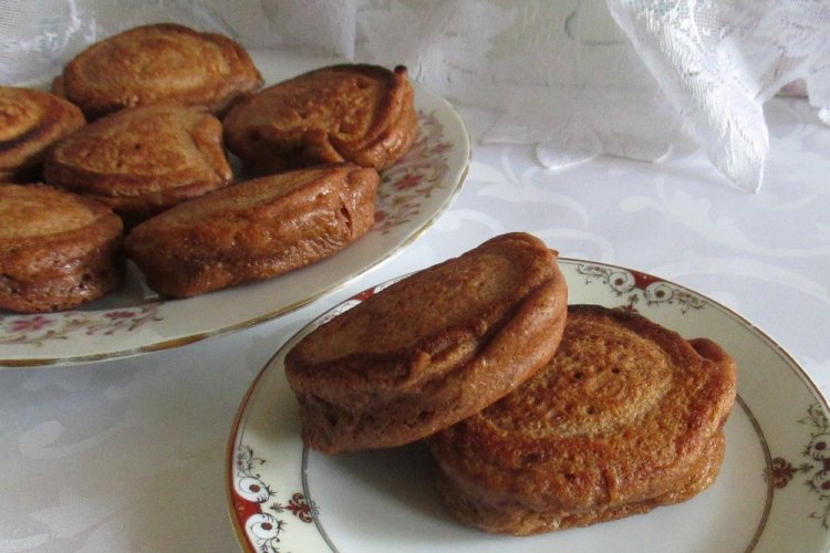 Tortitas con crema agria y cacao
