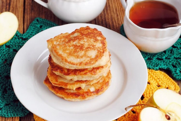 Tortitas con crema agria y agua