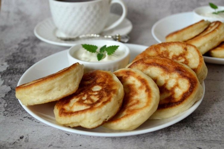 Tortitas con crema agria y leche