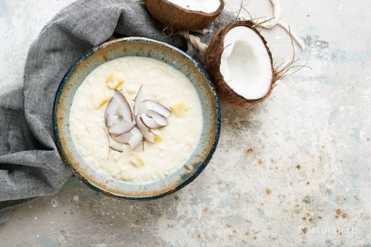Sweet Rice Porridge with Coconut Milk and Water
