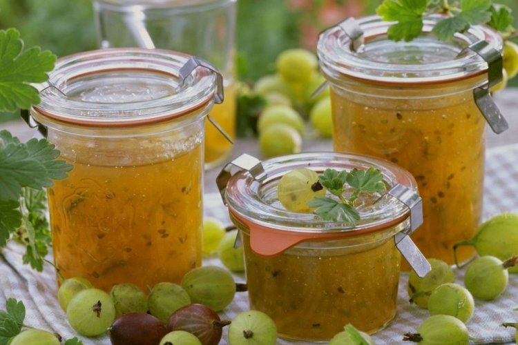 Emerald Gooseberry Jam with Cherry Leaves