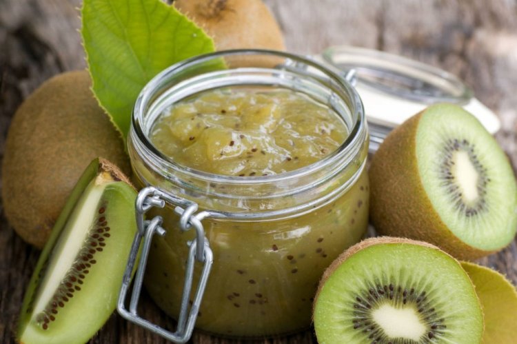 Emerald Gooseberry Jam with Kiwi