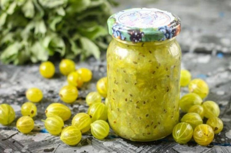Emerald Gooseberry Jam with Gelatin