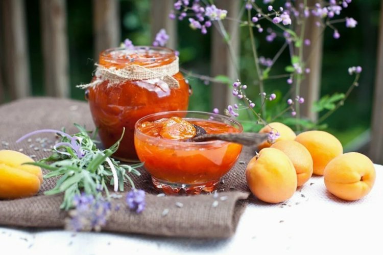 Apricot Confiture with Lavender