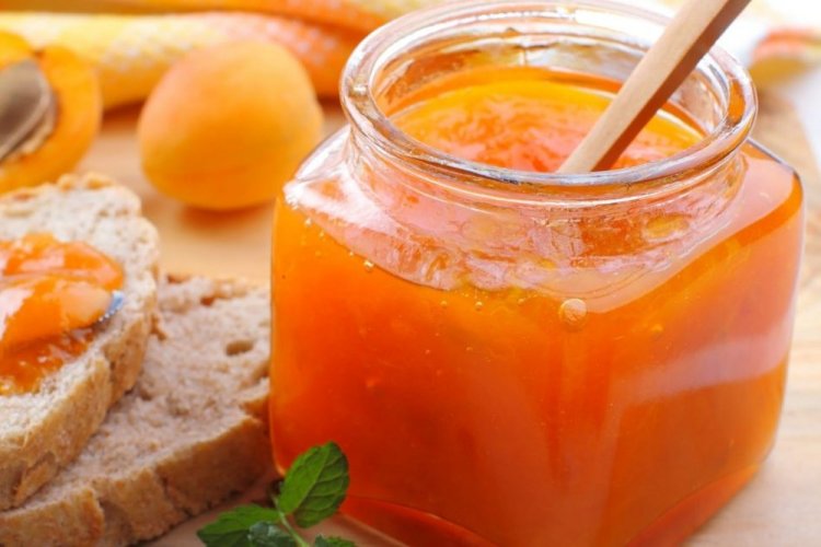 Apricot Confiture with Pectin