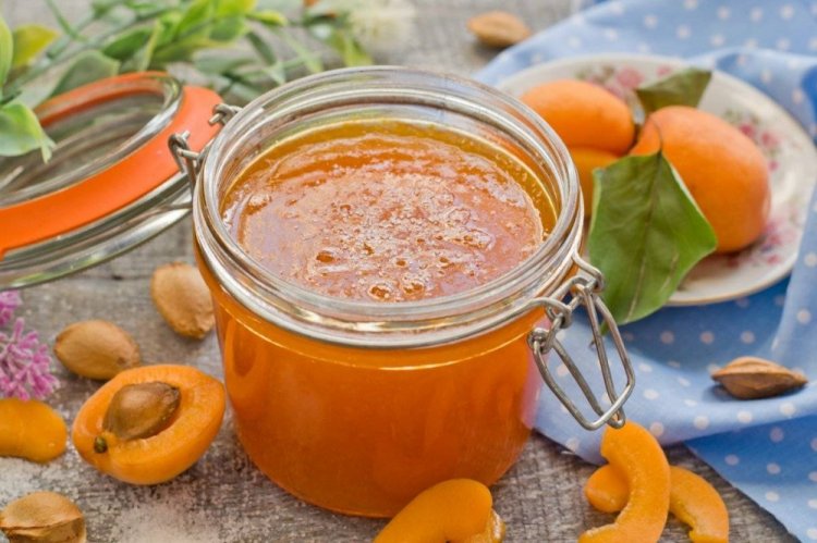 Apricot Confiture with Liqueur
