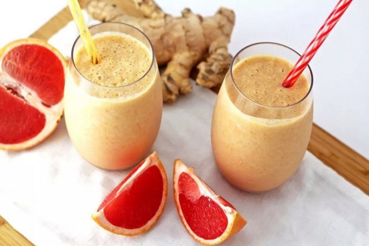 Grapefruit-Smoothie mit Ingwer und Kleie