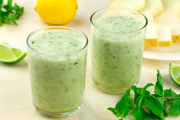 Smoothie aus Melone, Limette und Zitrone