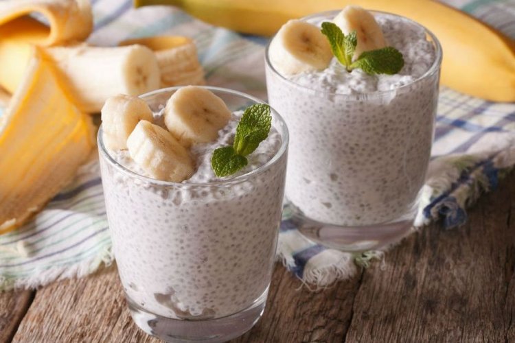 Bananen-Kokos-Smoothie mit Chiasamen