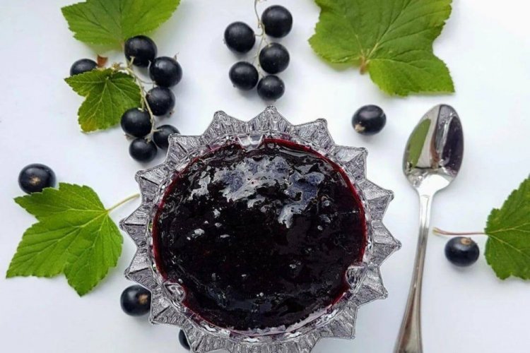 Blackcurrant Jam in a Frying Pan