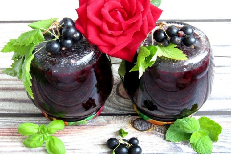 Blackcurrant Jam with Basil and Melissa