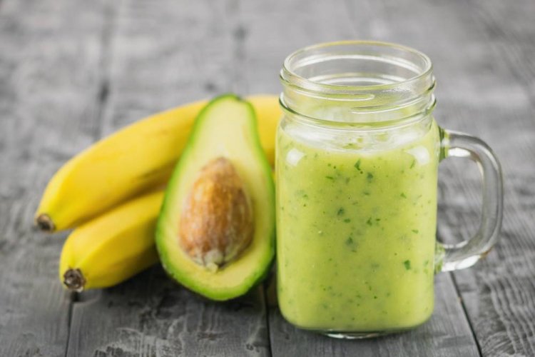 Smoothie mit Avocado und Banane