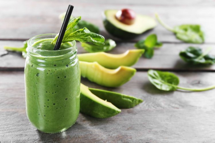 Smoothie mit Avocado und Gurke