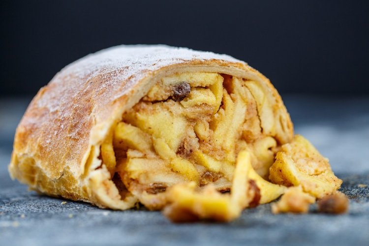 Strudel de manzana con masa de hojaldre