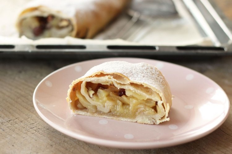 Strudel de manzana sin lácteos con harina de arroz
